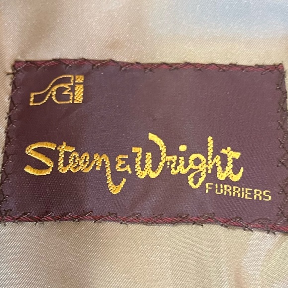Beaver Fur Coat. SIZE Small to Medium or 6-8. Warm. Steen & Wright Furriers. - Picture 12 of 15